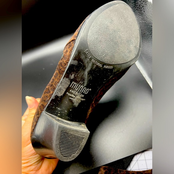 Munro American Taylor Leopard Print Ankle Boots 6.5 Wide - Picture 7 of 7